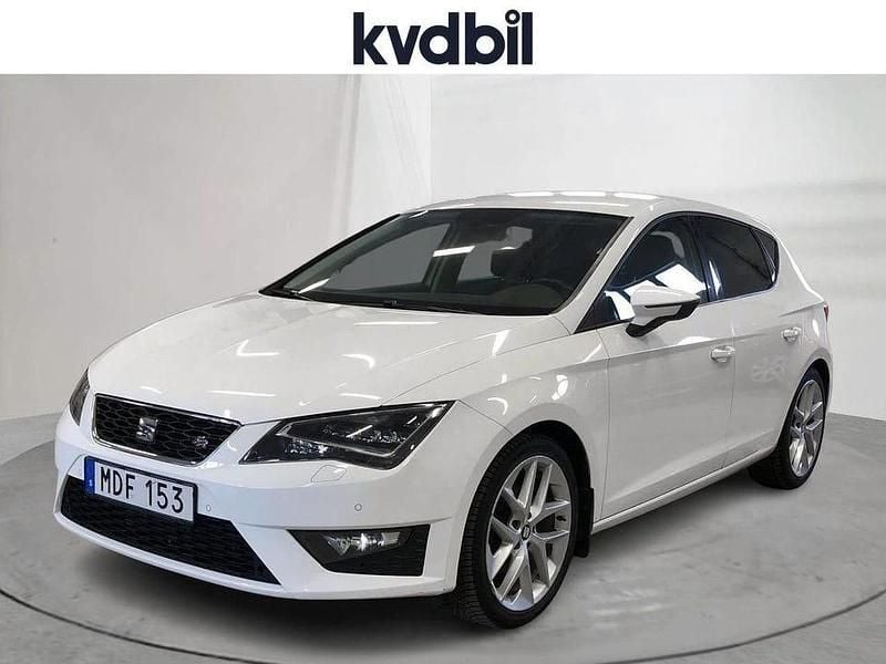 Vit Begagnad 2016 Seat Leon FR Halvkombi | 109 900 kr (Bra pris) - Bild 1/4