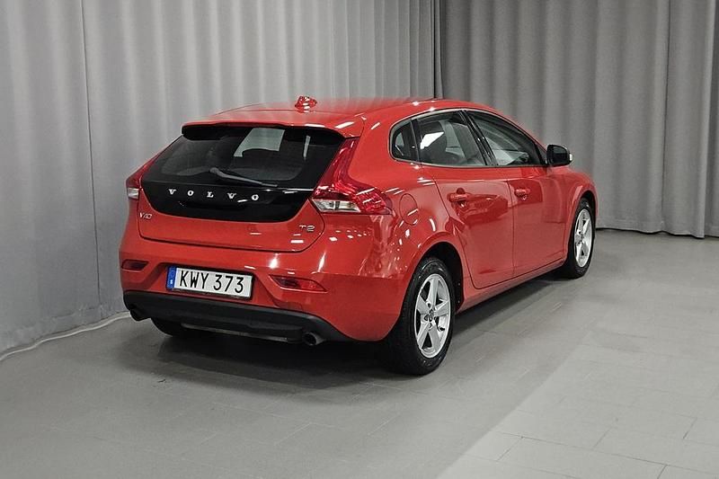 Begagnad Volvo V40 121 HK (88 kW) 2015 Röd Halvkombi