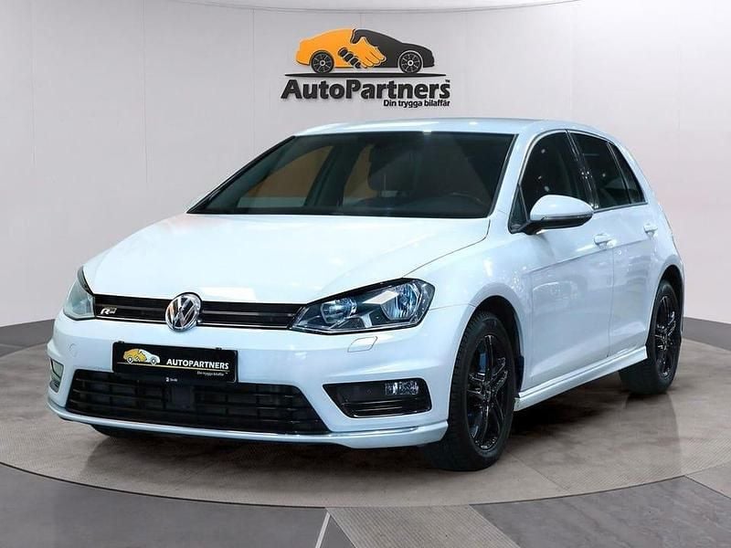 Vit Begagnad 2014 VW Golf VII R-line Halvkombi | 123 900 kr (Lite dyr) - Bild 1/3