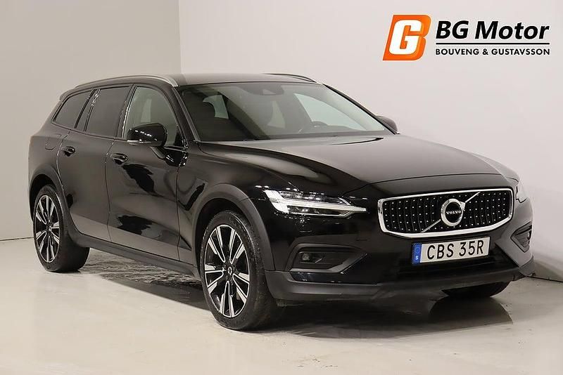 Svart Begagnad 2020 Volvo V60 CC Momentum Kombi | 349 900 kr (Marknadspris) - Bild 1/3