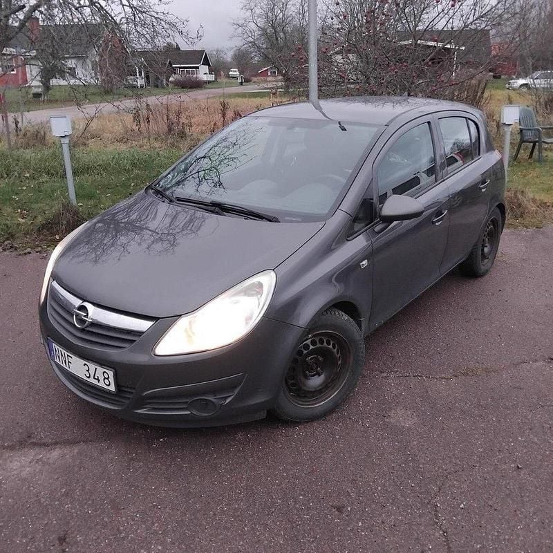 Grå Begagnad 2011 Opel Corsa Enjoy Halvkombi | 37 000 kr (Marknadspris) - Bild 1/4