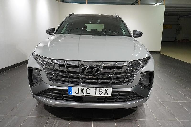 Grå Begagnad 2022 Hyundai Tucson N Line SUV | 319 900 kr (Lite dyr) - Bild 1/2