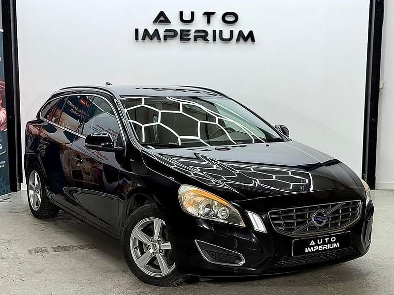 Svart Begagnad 2012 Volvo V60 Momentum Kombi | 159 900 kr (Marknadspris) - Bild 1/4