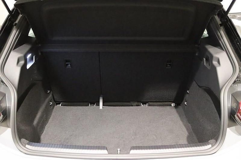 Begagnad VW ID.3 Pro Performance 150 kW (204 HK) 2023 Grå Halvkombi