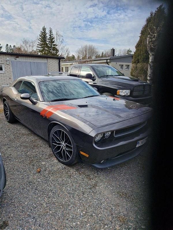 Grå Begagnad 2014 Dodge Challenger Sportkupé | 210 000 kr - Bild 1/2