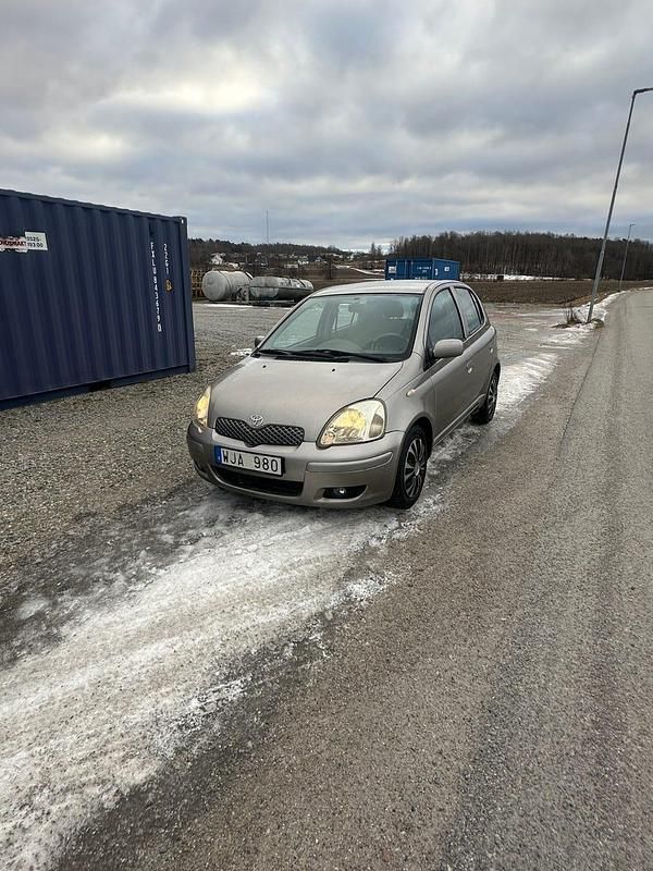 Begagnad 2004 Toyota Yaris | 33 500 kr (Marknadspris) - Bild 1/4