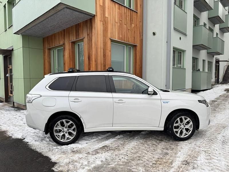 Begagnad Mitsubishi Outlander 203 HK (149 kW) 2014 SUV