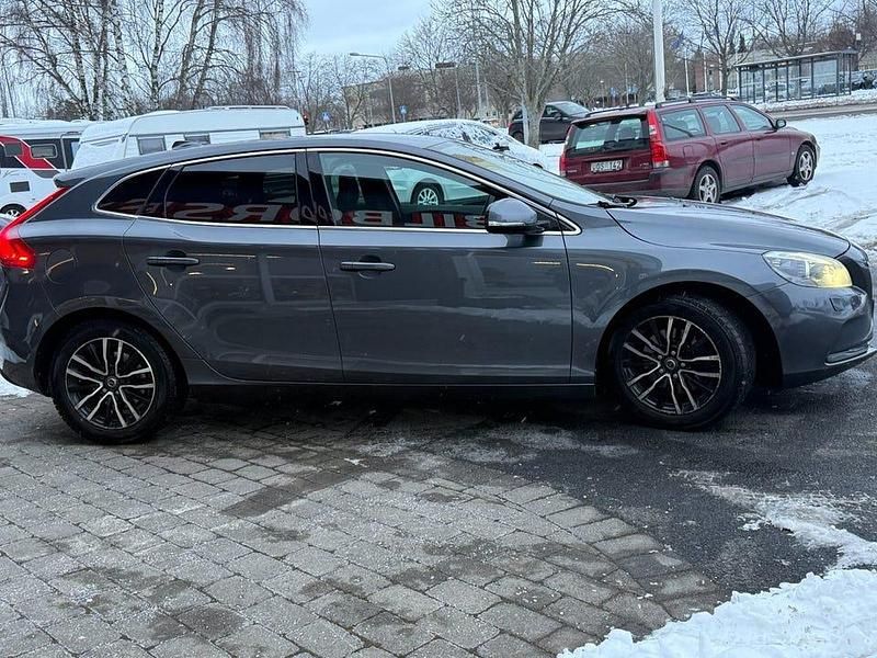 Begagnad Volvo V40 116 HK (85 kW) 2014 Grå Halvkombi