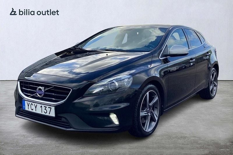 Svart Begagnad 2016 Volvo V40 R-Design Halvkombi | 119 900 kr (Marknadspris) - Bild 1/3
