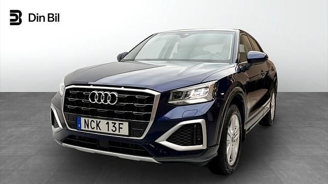 Navarrablå metallic Begagnad 2024 Audi Q2 Advanced Plus SUV | 289 000 kr (Marknadspris) - Bild 1/4