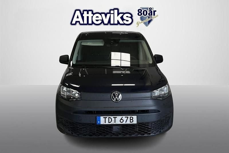 Blå Begagnad 2022 VW Caddy Minibuss | 209 000 kr (Marknadspris) - Bild 1/4