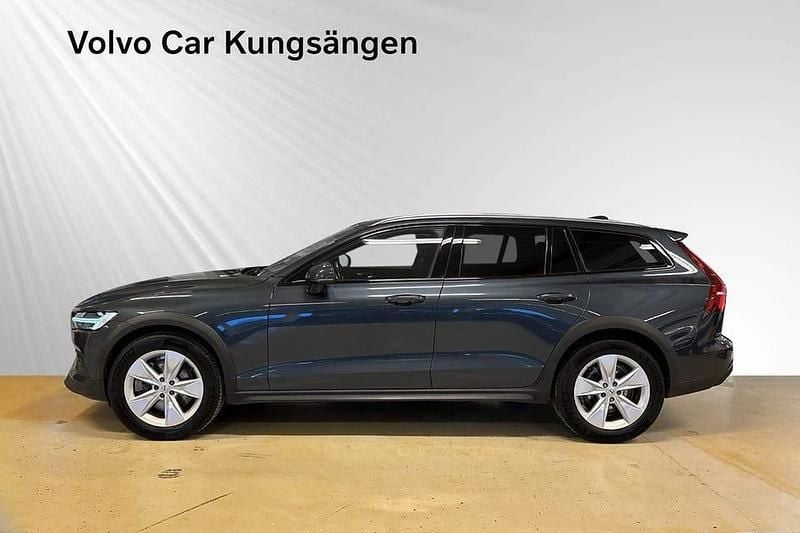 Begagnad Volvo V60 CC 192 HK (141 kW) 2020 Mörkblå Kombi