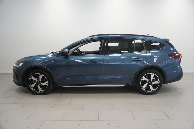 Begagnad Ford Focus Active 125 HK (91 kW) 2023 Blå/lila Kombi