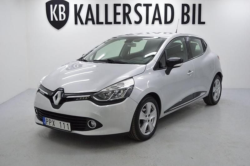 Silver Begagnad 2013 Renault Clio IV Dynamique Halvkombi | 69 900 kr (Marknadspris) - Bild 1/4