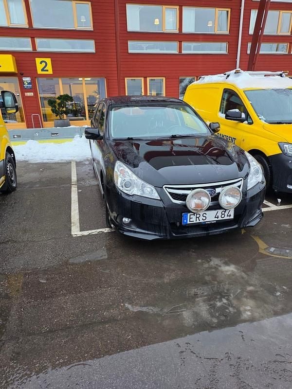 Begagnad 2011 Subaru Legacy Kombi | 38 000 kr (Marknadspris) - Bild 1/4