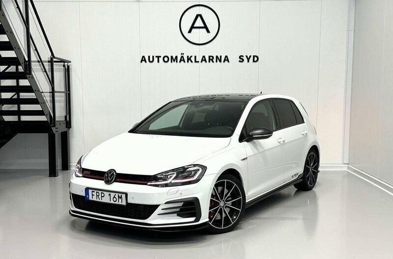 Vit Begagnad 2020 VW Golf VII GTI Halvkombi | 319 900 kr (Dyr) - Bild 1/4
