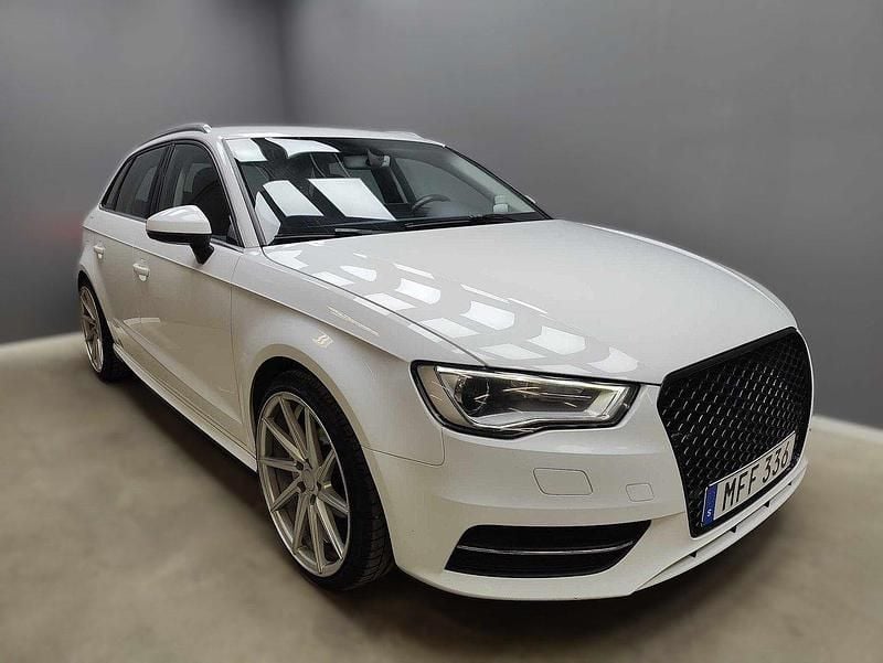 Vit Begagnad 2016 Audi A3 Halvkombi | 109 900 kr (Marknadspris) - Bild 1/4