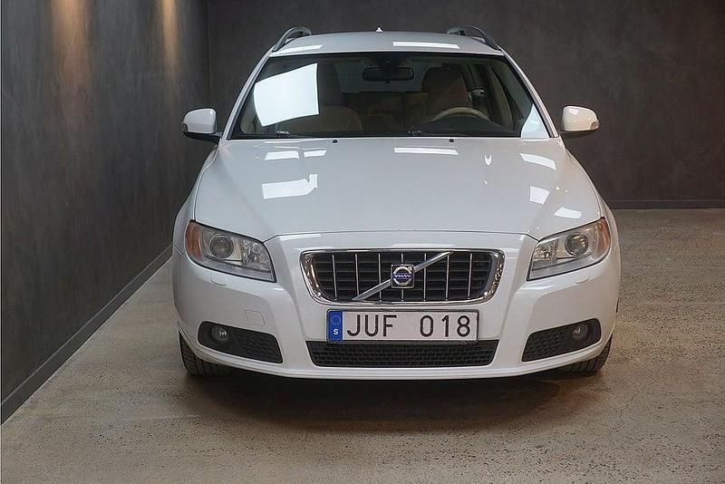Begagnad Volvo V70 Momentum 200 HK (147 kW) 2009 Vit Kombi