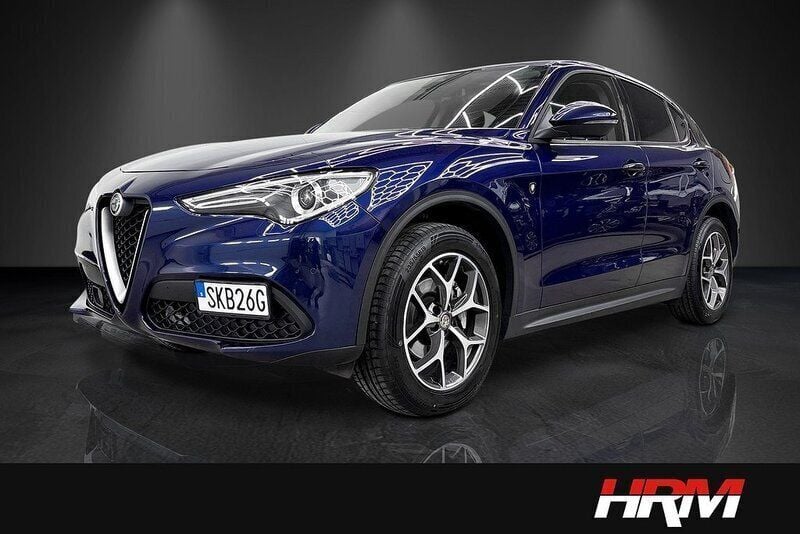 Blå Begagnad 2019 Alfa Romeo Stelvio Super SUV | 269 900 kr (Marknadspris) - Bild 1/4