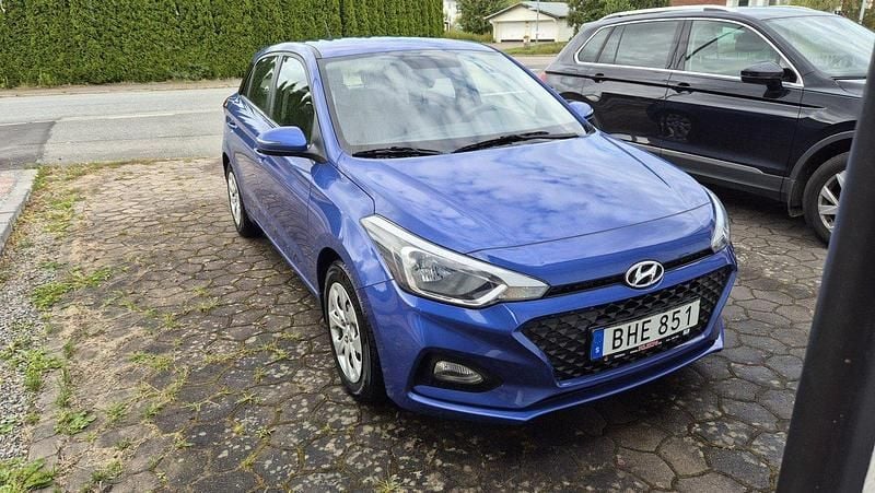 Blå Begagnad 2019 Hyundai i20 Comfort Halvkombi | 105 000 kr (Bra pris) - Bild 1/4