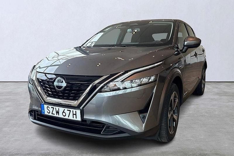 Grå Begagnad 2022 Nissan Qashqai SUV | 285 000 kr (Marknadspris) - Bild 1/4