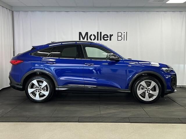 Begagnad Audi Q5 Sportback Design 204 HK (150 kW) 2025 Ultrablå metallic SUV