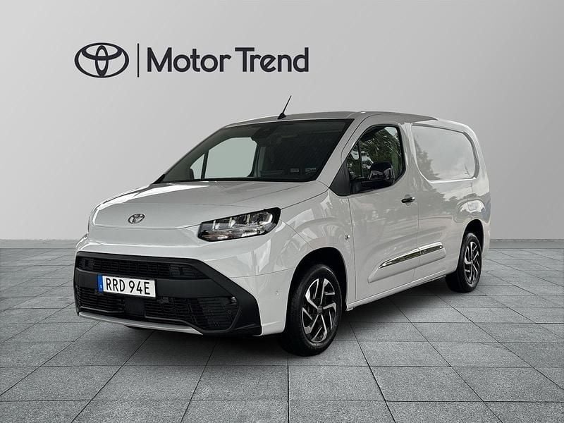 Vit Begagnad 2024 Toyota Proace City City Minibuss | 389 000 kr (Lite dyr) - Bild 1/4