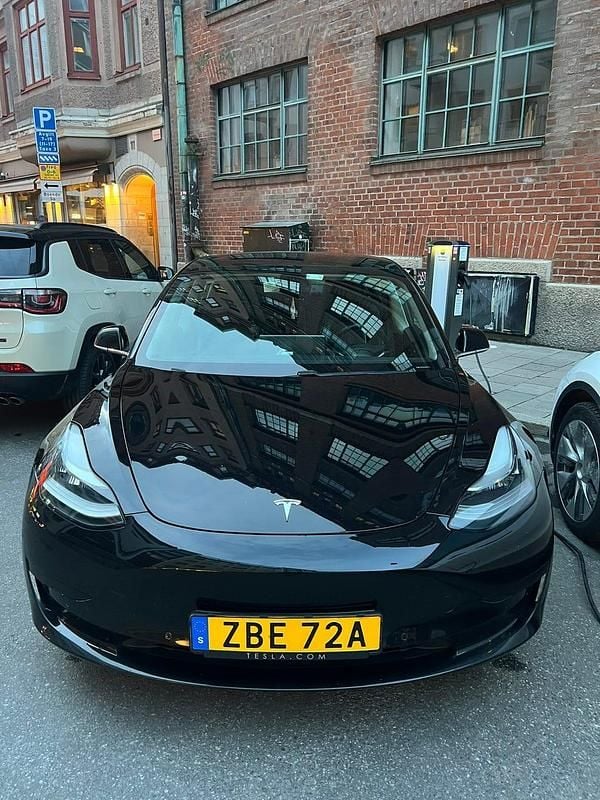 Begagnad Tesla Model 3 Standard Range Plus 239 kW (325 HK) 2020 Sedan