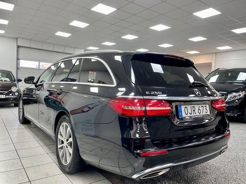 Begagnad Mercedes E250 Avantgarde 211 HK (155 kW) 2017 Svart Kombi