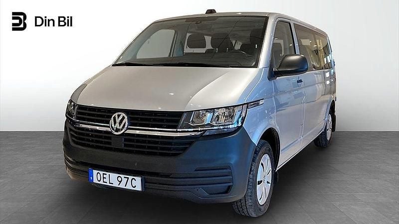 Silver Begagnad 2022 VW Caravelle Minibuss | 464 900 kr (Bra pris) - Bild 1/4