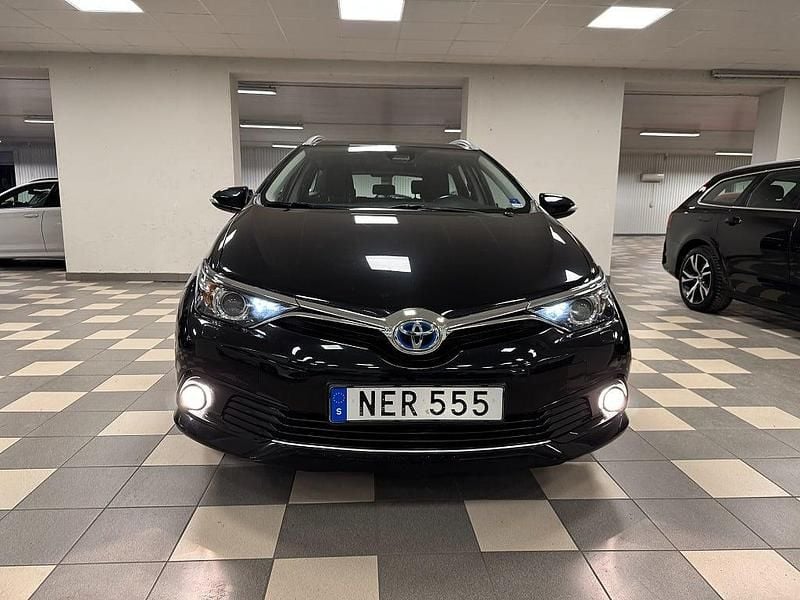 Begagnad Toyota Auris Touring Sports Active 99 HK (72 kW) 2016 Svart Kombi