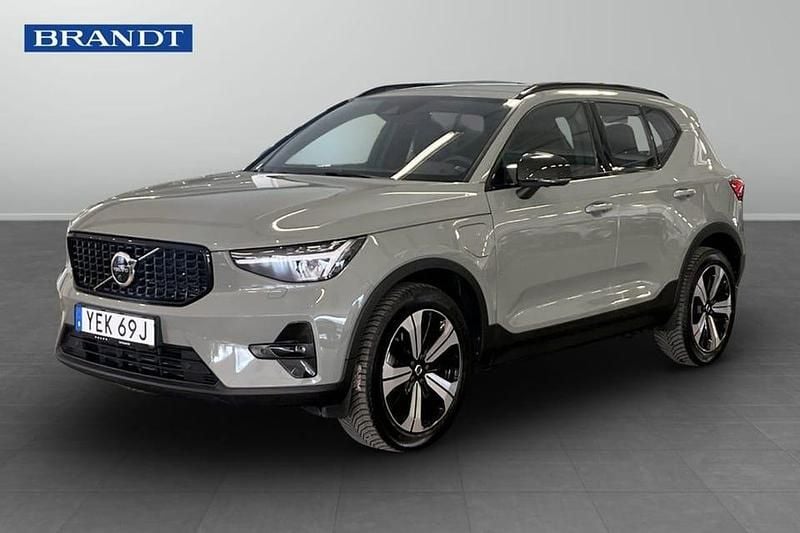 Begagnad Volvo XC40 Plus 214 HK (157 kW) 2023 Grön SUV