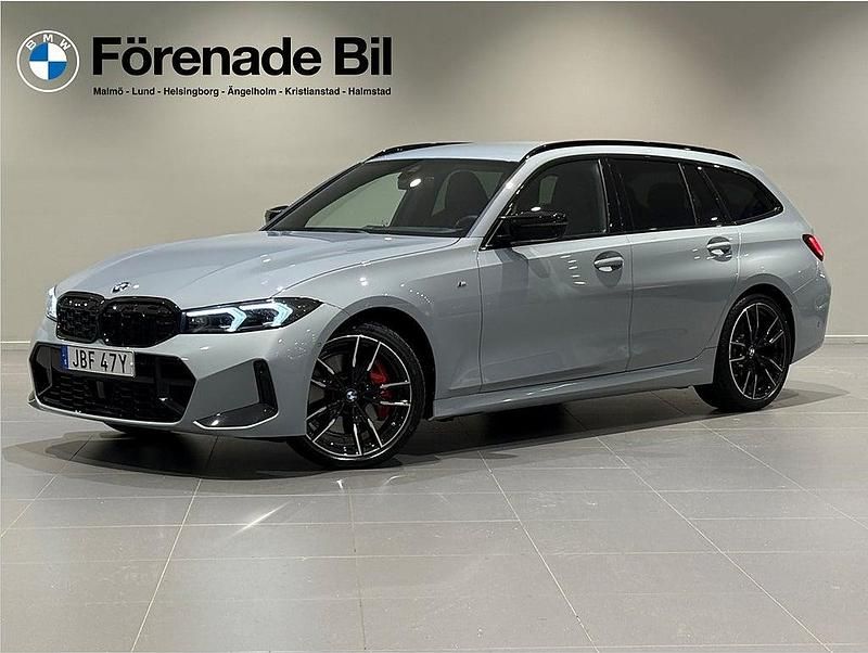 Grå Begagnad 2025 BMW M340 M Sport Sedan | 779 000 kr - Bild 1/4