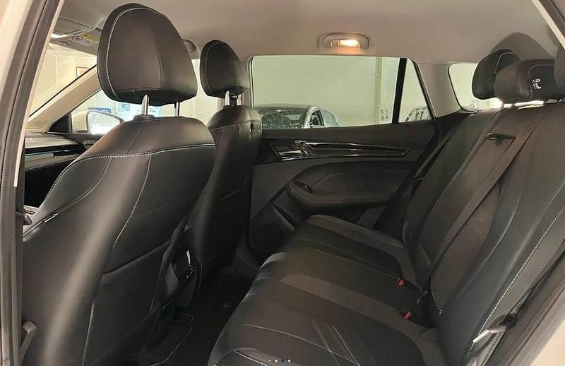 Begagnad MG MG5 EV 130 kW (177 HK) 2022 Röd Kombi