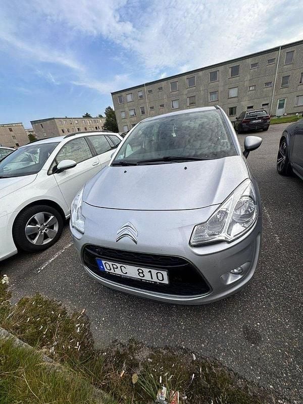 Silver Begagnad 2011 Citroën C3 Halvkombi | 45 000 kr (Marknadspris) - Bild 1/4