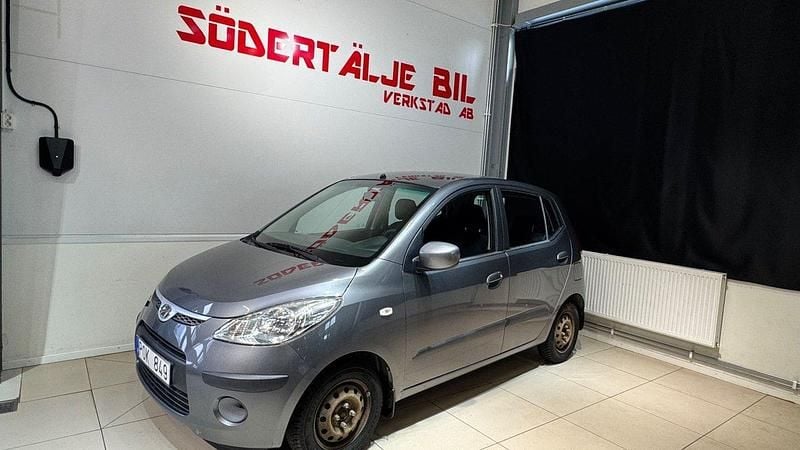 Grå Begagnad 2009 Hyundai i10 Halvkombi | 34 900 kr (Marknadspris) - Bild 1/4