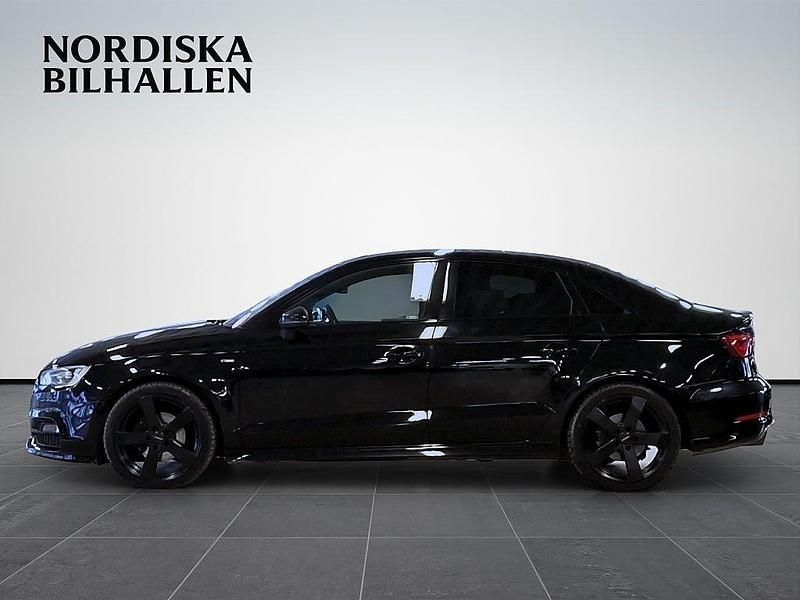 Begagnad Audi A3 Ambition 150 HK (110 kW) 2015 Svart Sedan