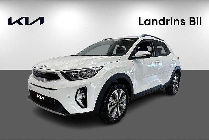 Vit (snow white pearl metallic) Ny 2025 Kia Stonic Advance SUV | 257 654 kr (Marknadspris) - Bild 1/4