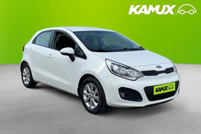 Vit Begagnad 2012 Kia Rio Halvkombi | 64 800 kr (Superpris) - Bild 1/4
