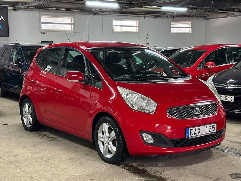 Begagnad Kia Venga Comfort 90 HK (66 kW) 2010 Röd Halvkombi