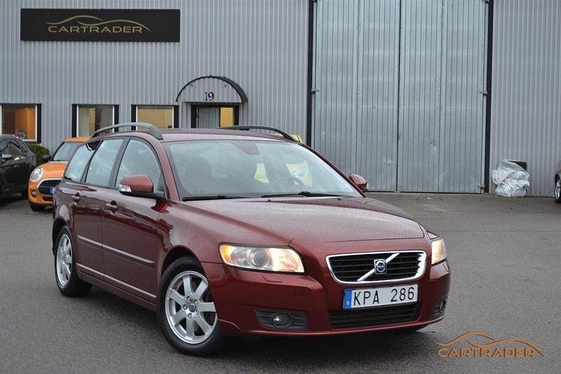 Röd Begagnad 2010 Volvo V50 Momentum Kombi | 64 900 kr (Lite dyr) - Bild 1/4