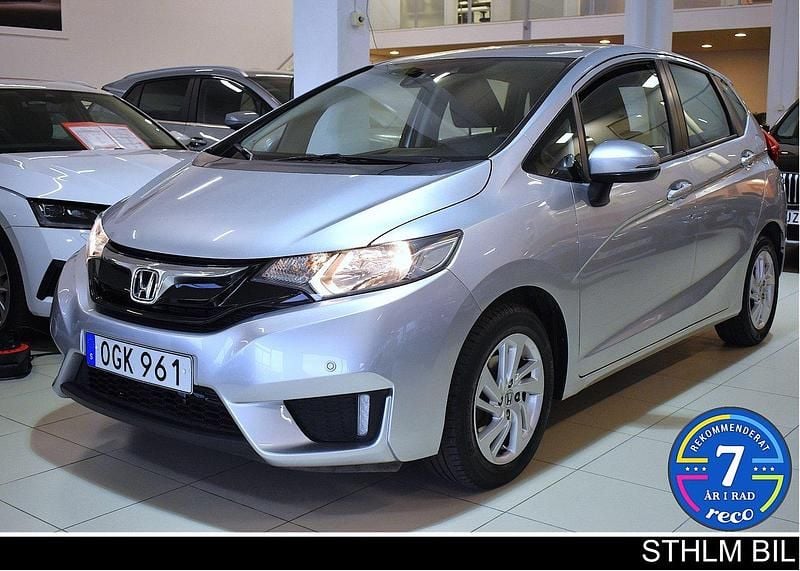 Silver Begagnad 2016 Honda Jazz Halvkombi | 119 000 kr (Bra pris) - Bild 1/4