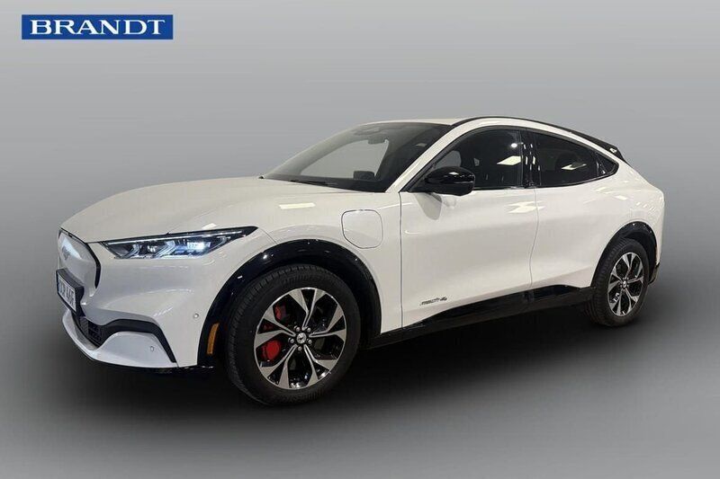 Vit Begagnad 2022 Ford Mustang Mach-E Standard Range SUV | 359 000 kr (Marknadspris) - Bild 1/4
