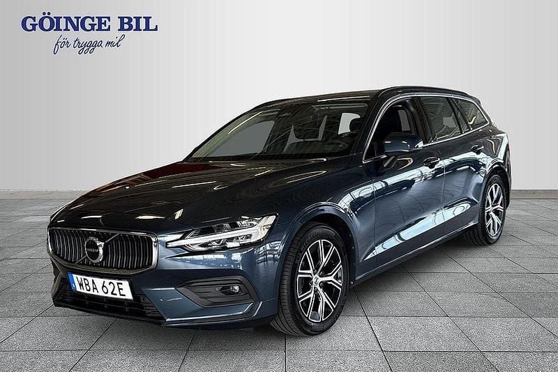 Mörkblå Begagnad 2023 Volvo V60 Core Kombi | 329 000 kr (Bra pris) - Bild 1/3