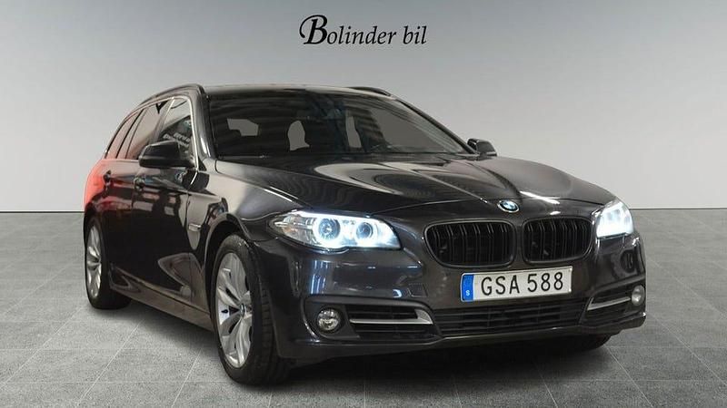 Grå Begagnad 2016 BMW 520 Kombi | 148 900 kr (Bra pris) - Bild 1/4