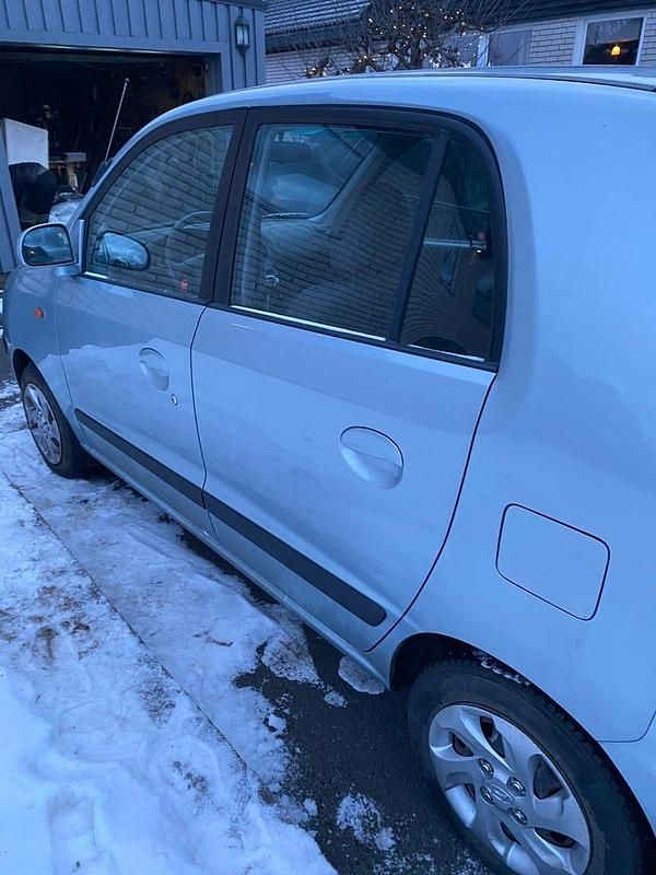 Begagnad Hyundai Atos Prime 58 HK (42 kW) 2005 Silverblå Halvkombi