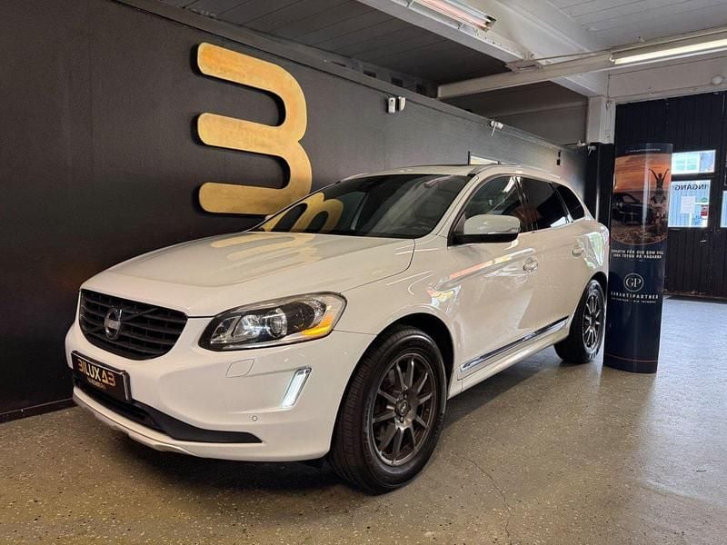 Vit Begagnad 2014 Volvo XC60 Summum SUV | 104 900 kr (Marknadspris) - Bild 1/4