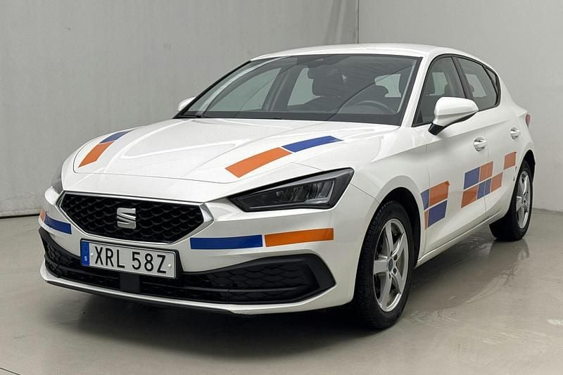 Vit Begagnad 2023 Seat Leon | 139 000 kr - Bild 1/4