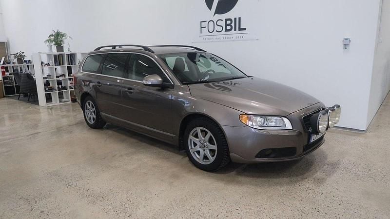 Grå Begagnad 2011 Volvo V70 Kombi | 69 900 kr (Bra pris) - Bild 1/4