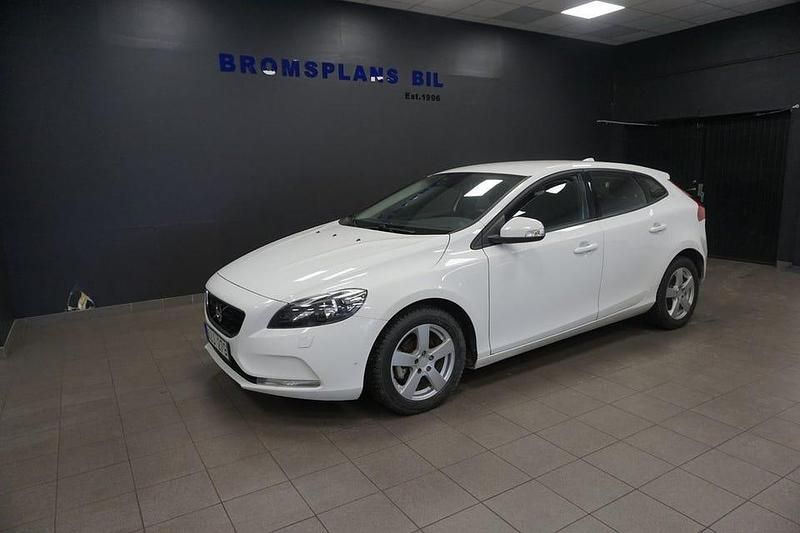 Begagnad Volvo V40 Kinetic 116 HK (85 kW) 2014 Vit